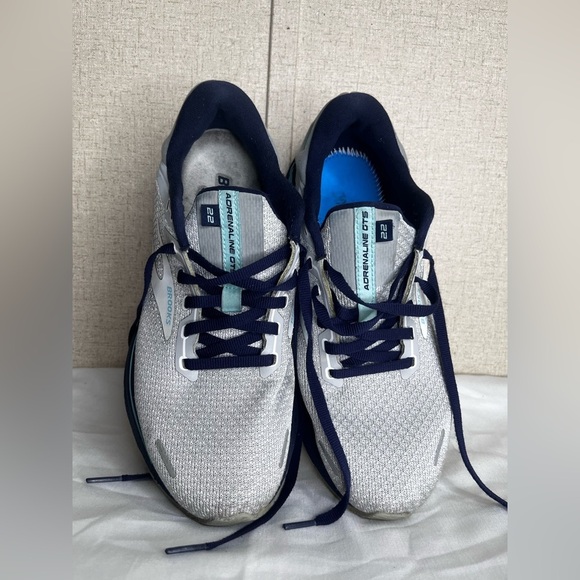 Brooks Women's Athletic Shoes in White and Navy - Picture 2 of 9